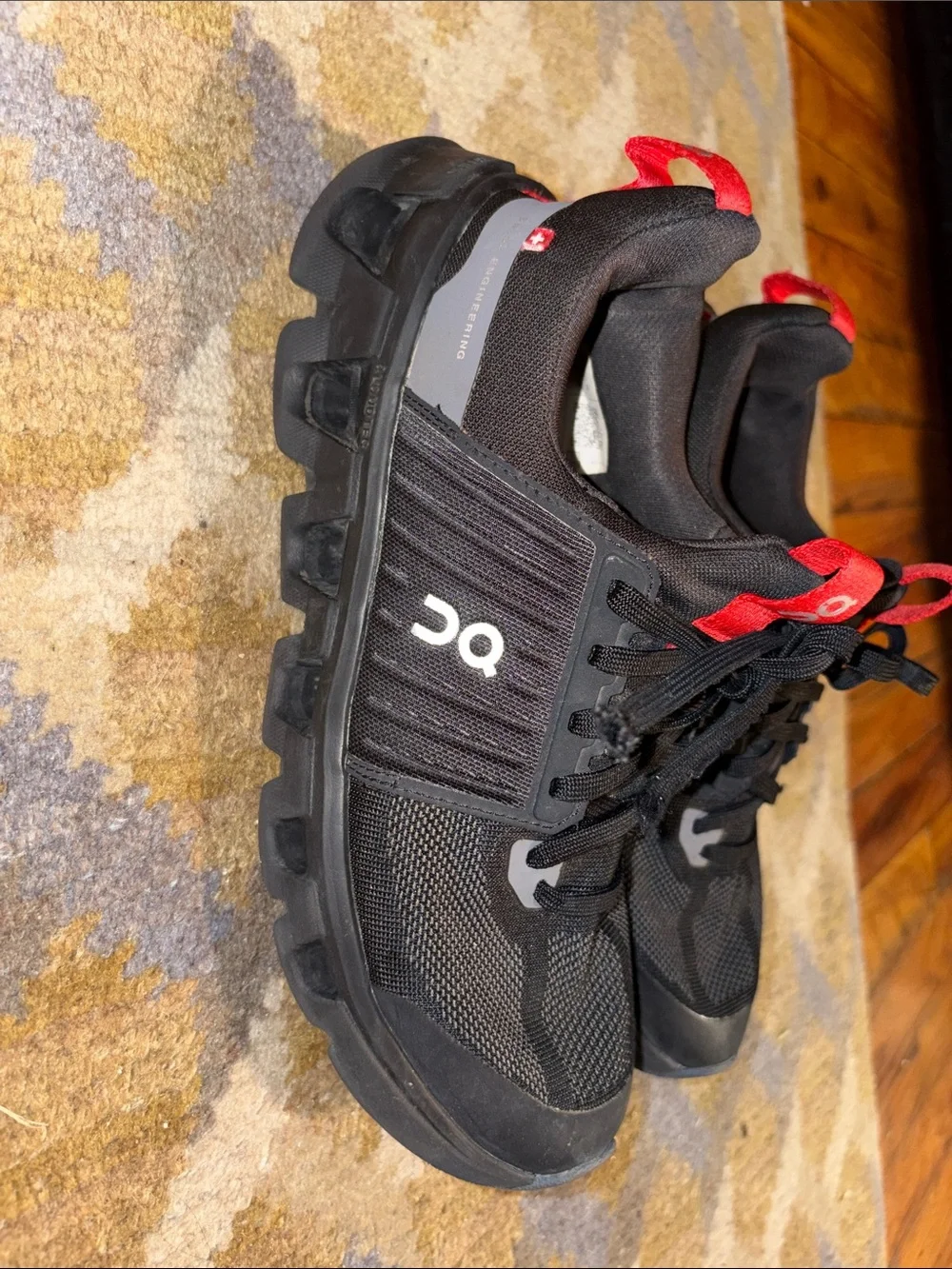 On Running Cloudswift junior Shoe in Dark Gray with Red Pull Tab size 6.5Y